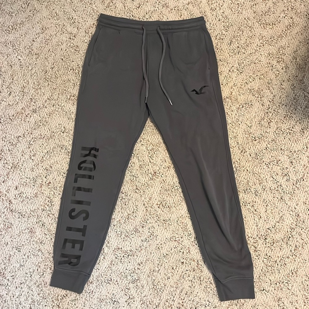 Grey hollister sweatpants men small.